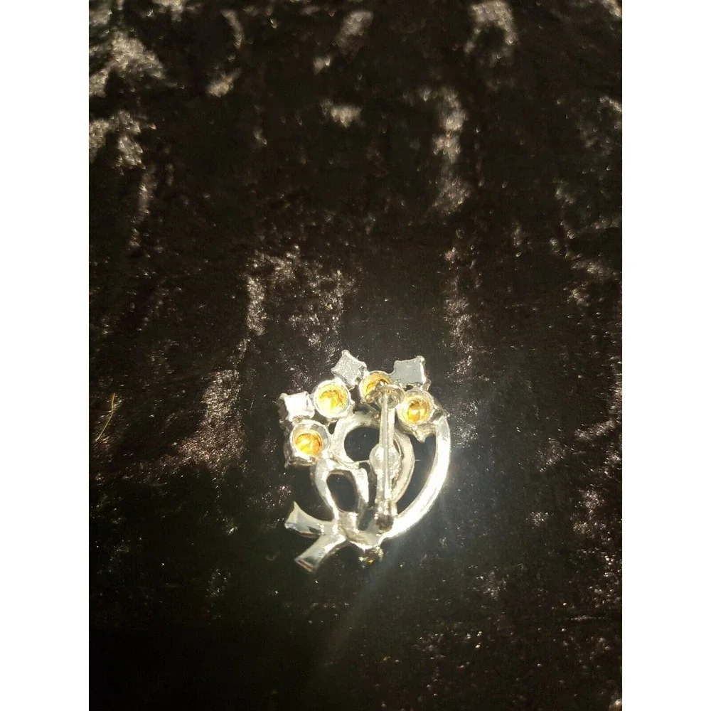 Silver Tone Crystal Rhinestone Brooch Pin Jewelry Costume Ornate Scroll Casual